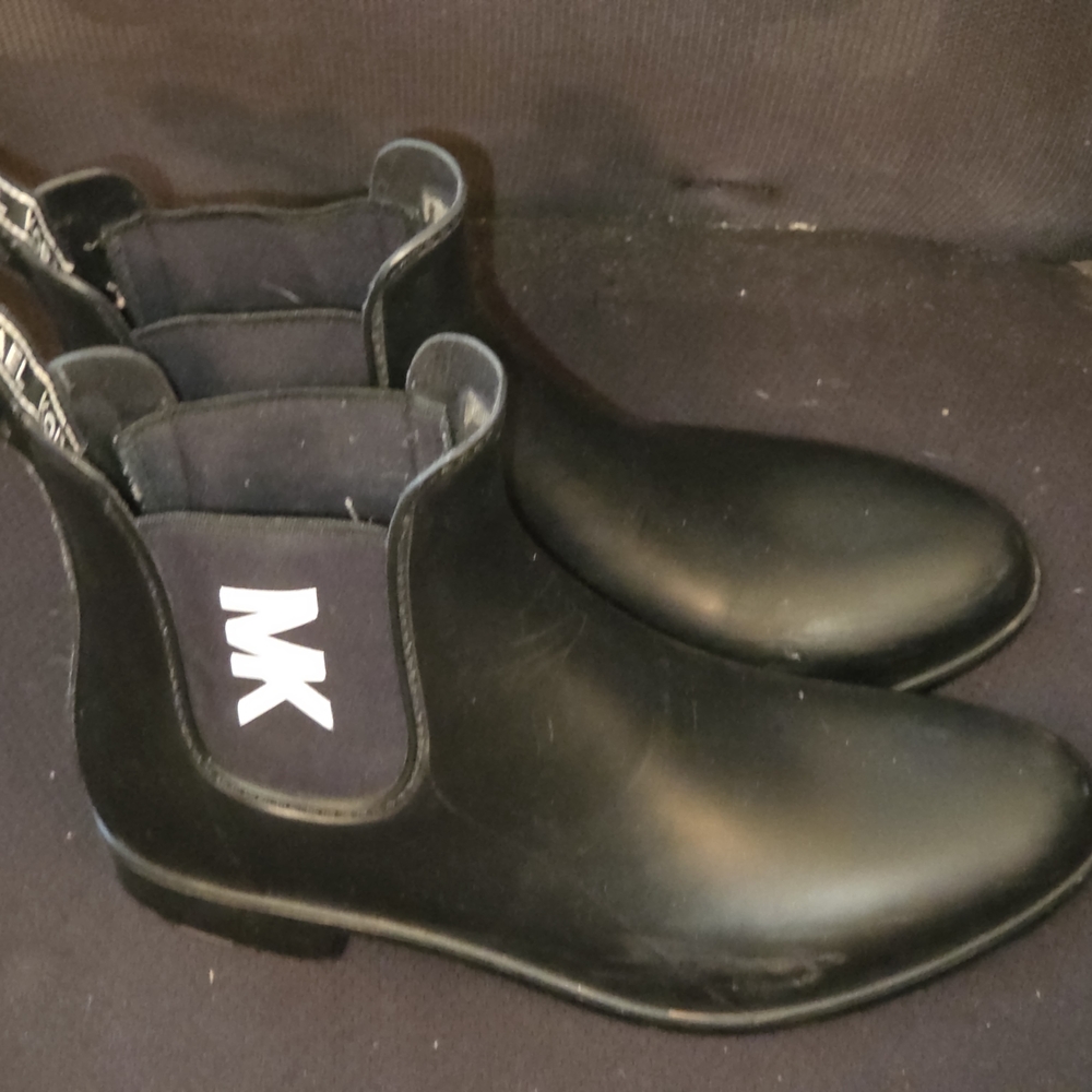MK Michael Kors Matte Black Rubber Rain Ankle Boots Womens Size 9
